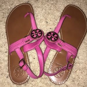 pink tory burch sandals!!